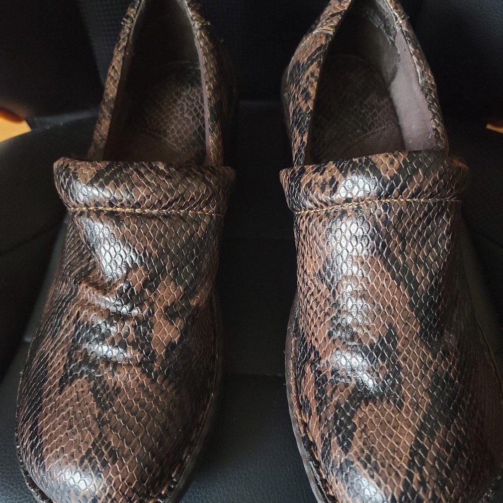B O C CLOGS